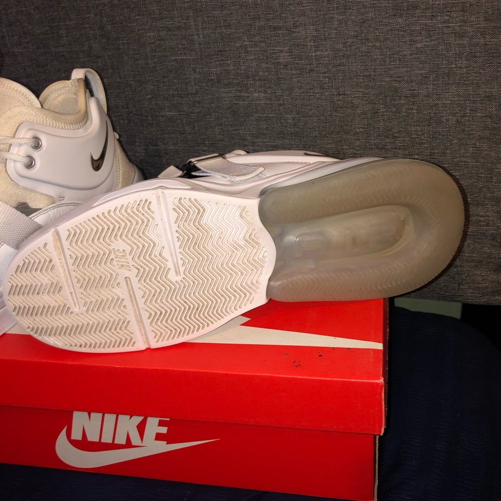 White Air Force 270’s used - Picture 3 of 3